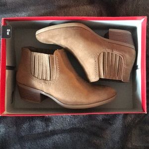 AE booties size 5